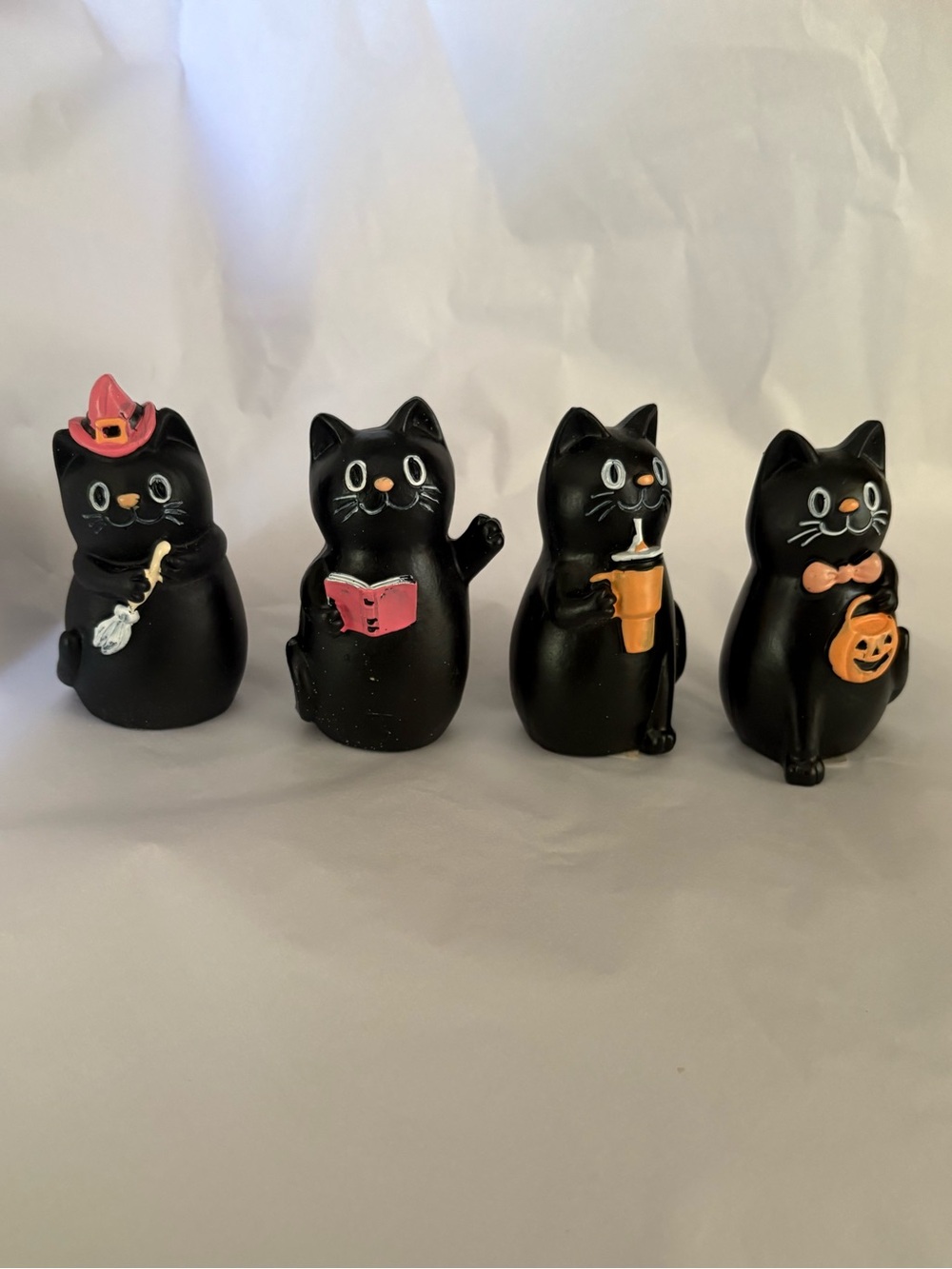 Black Halloween Cat Figurine Set - Festive Tabletop Decor